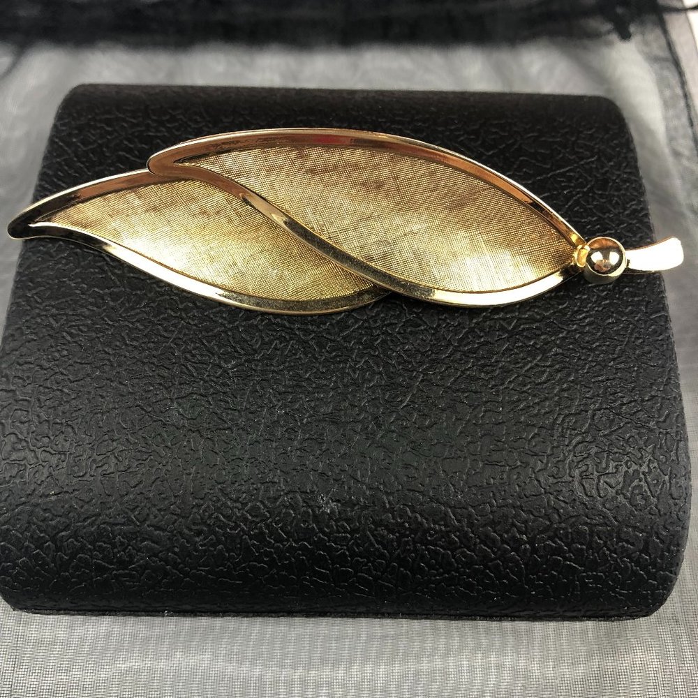 Vintage 60's Double Leaf Gold Tone Brooch Old Money Quiet Luxury Minimalist